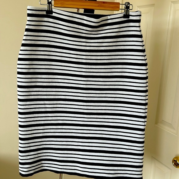 Skirt with expandable waist - Picture 2 of 3